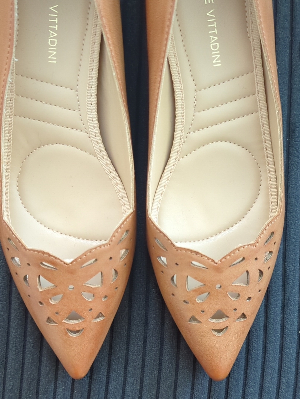 NWOT Adrienne Vittadini Pointed Toe Cutout Pumps in Light Brown Size 7.5 - Picture 5 of 5